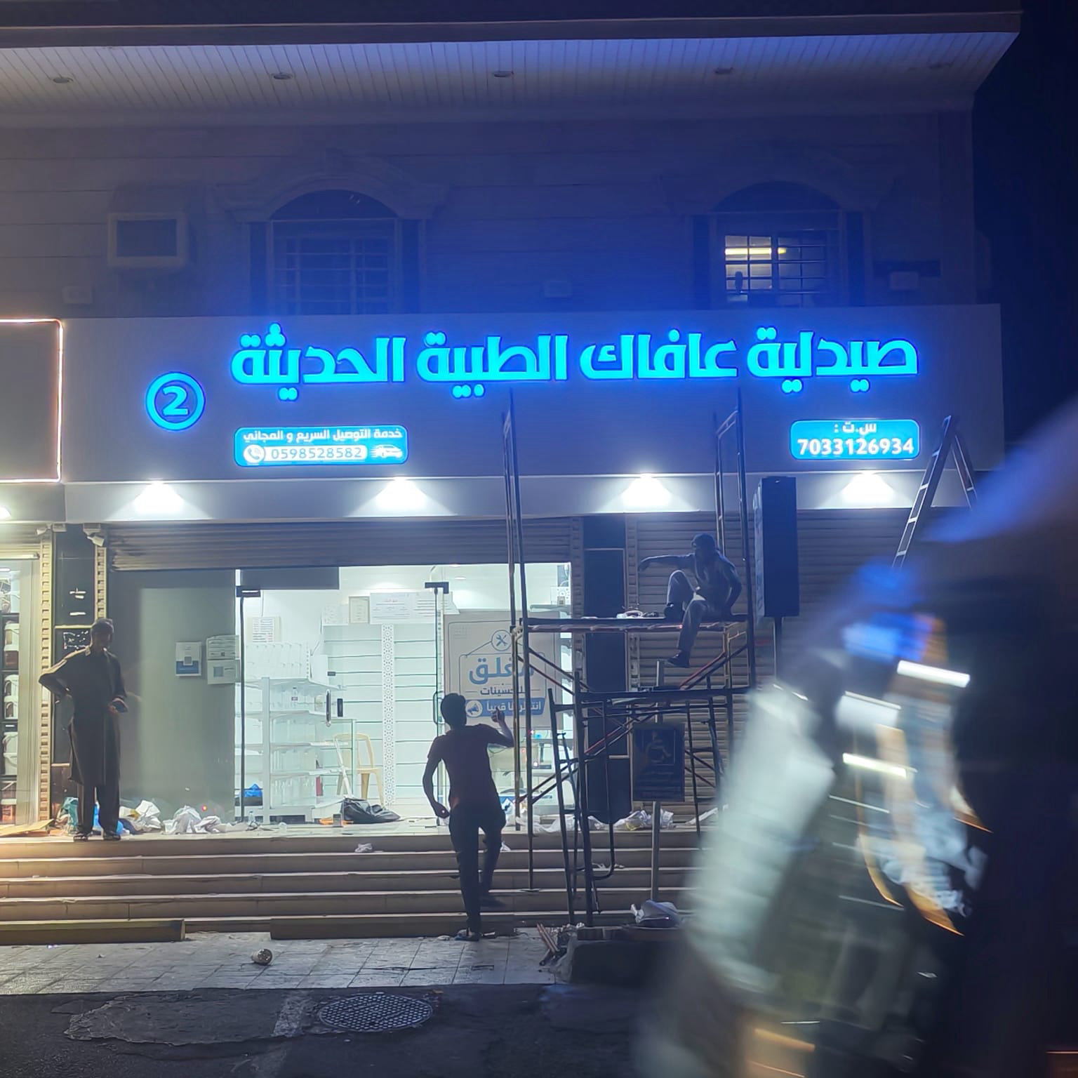 خطاط تركيب لوحات محلات جدة - مشروع حروف بارزة ولوحات محلات احترافية منفذة