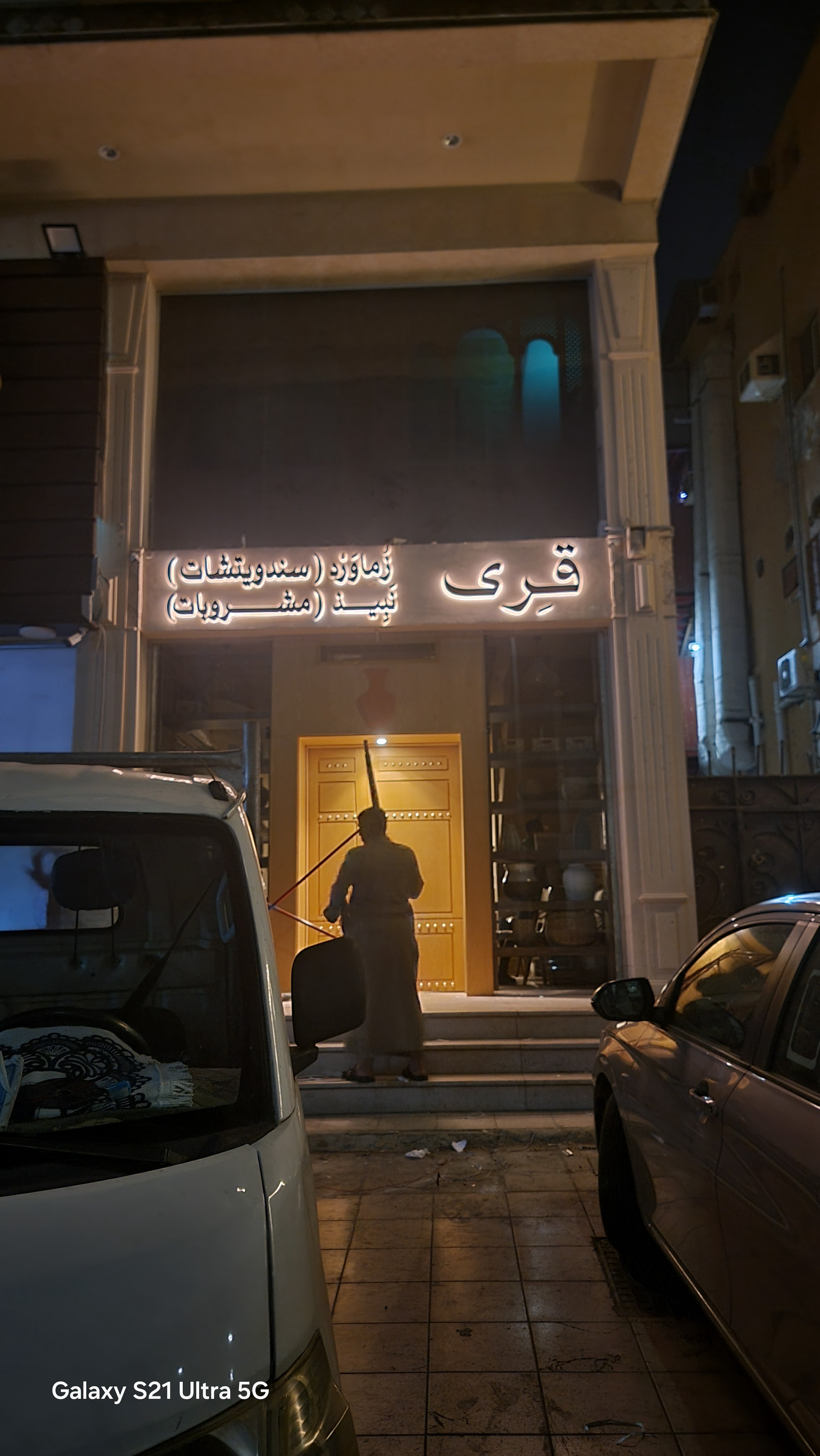 خطاط تركيب لوحات محلات جدة - مشروع حروف بارزة ولوحات محلات احترافية منفذة